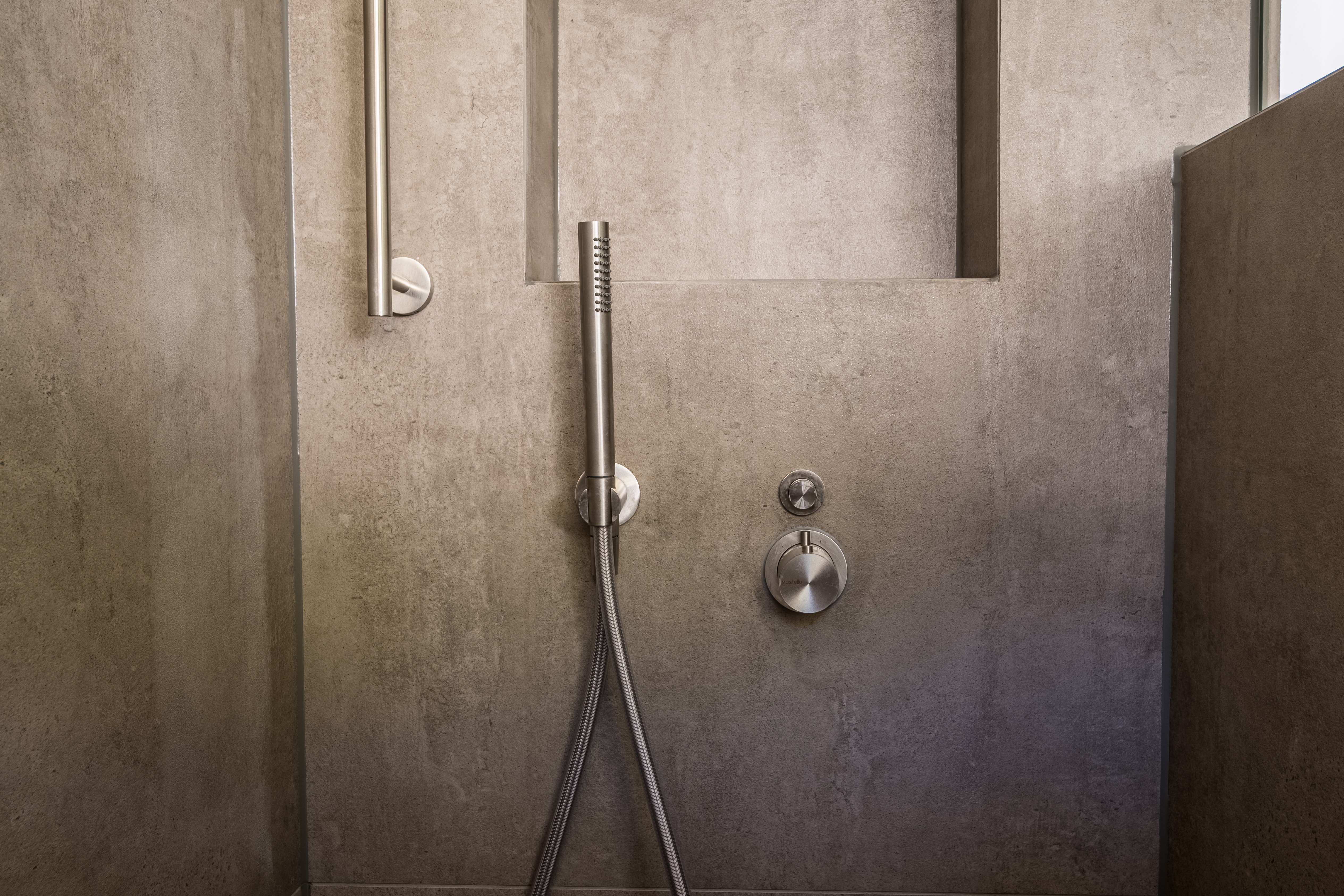https://www.wholesaledomestic.com/product_images/uploaded_images/concrete-shower-wall.jpg